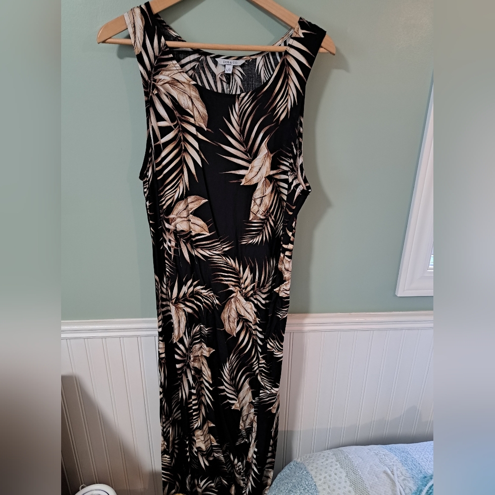Elegant Black and Cream Leaf Print Dress
